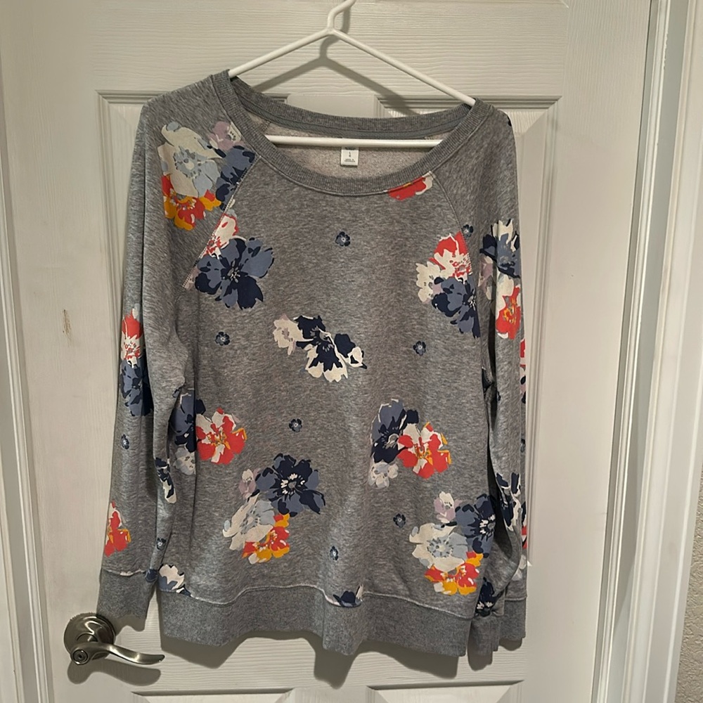 Gray floral crewneck